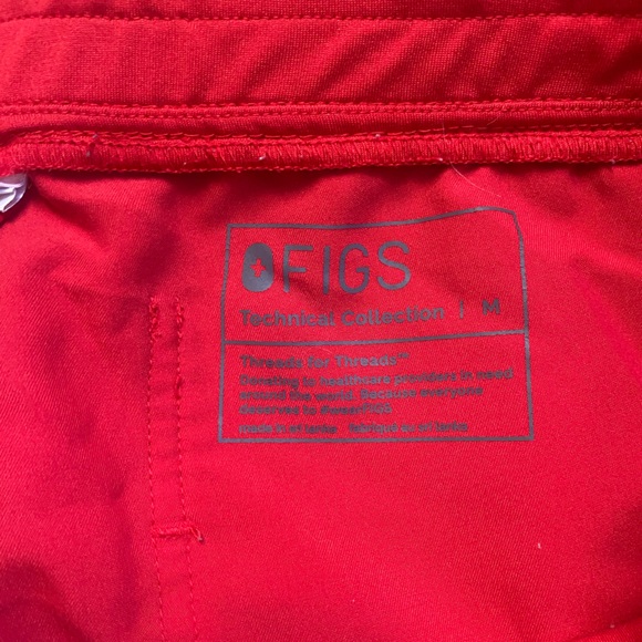 FIGS Zamora Jogger Scrub in Pop Red, size M - Picture 5 of 6